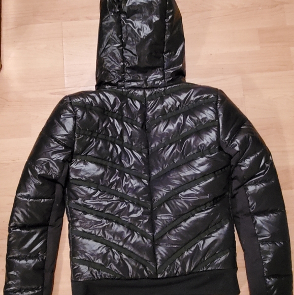 Guess Puffer Jacket *New* No Tags - Picture 3 of 3